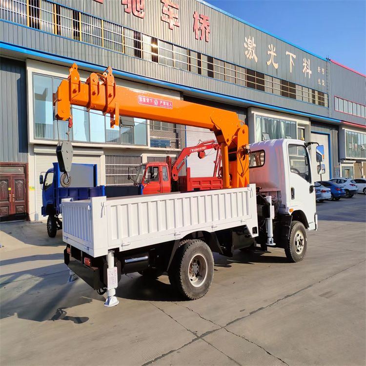 五常市三轮随车吊定制 农用改装机自备吊中瑞长期出售